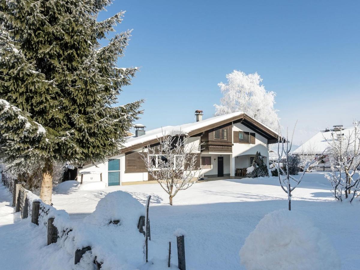 Spacious Chalet In Maishofen Near Forest Exterior foto