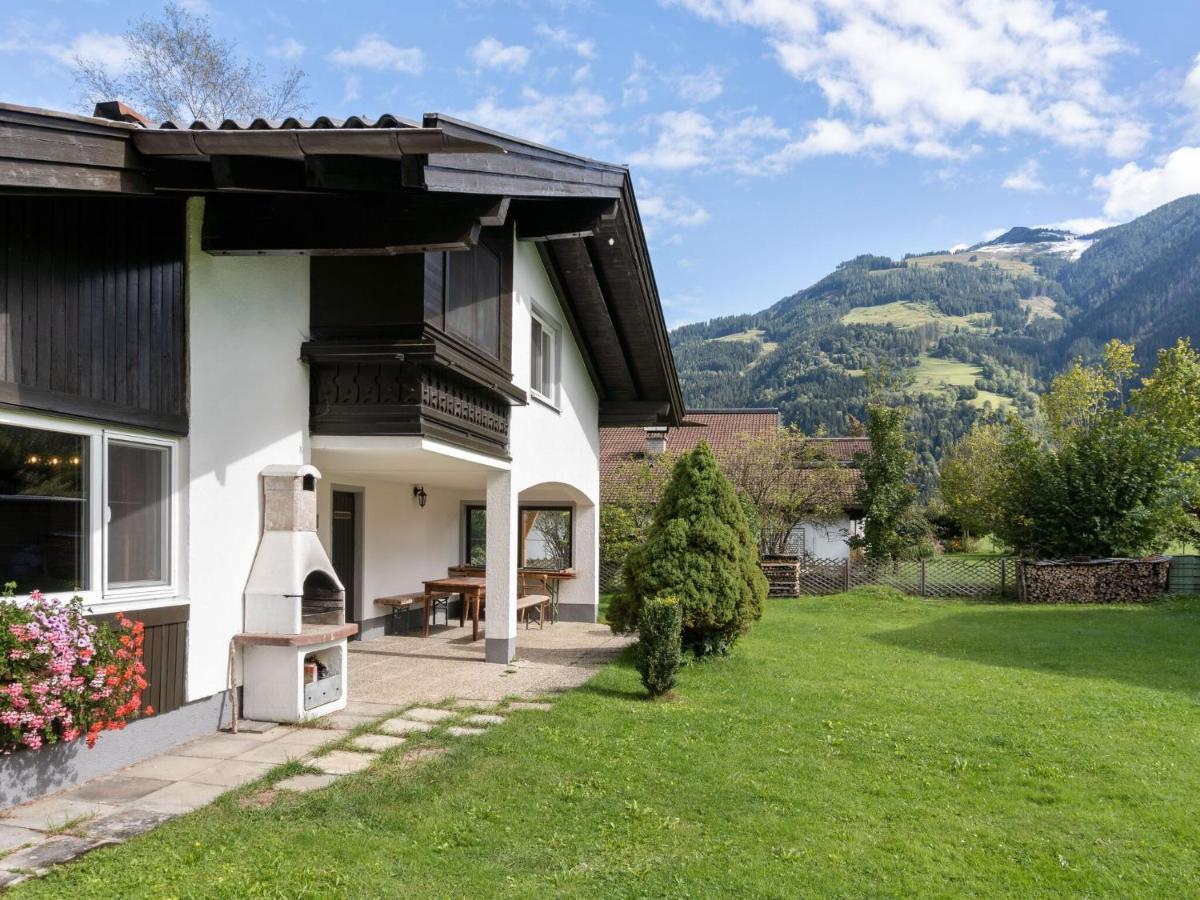 Spacious Chalet In Maishofen Near Forest Exterior foto